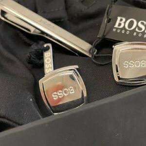 Bouton de manchette et pince à cravate Hugo Boss argenté